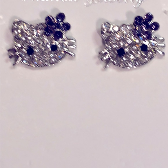 NWT Hello Kitty Necklace and Earrings Set. Perfect gift for Easter. - Picture 8 of 10